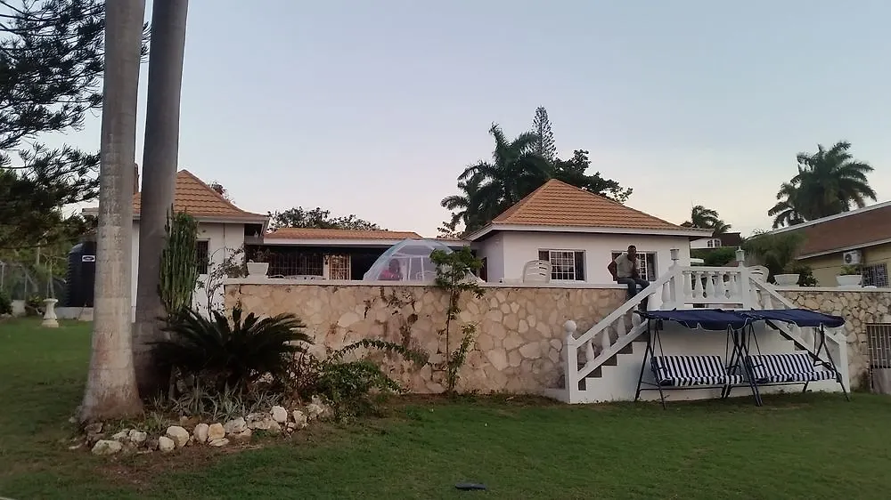 The Retreat @ A Piece Of Paradise Bed and Breakfast Montego Bay Nocleg ze śniadaniem